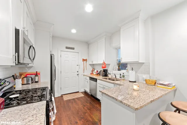 $2,300 | 1621 North McVicker Avenue, Unit 2, Chicago, IL 60639