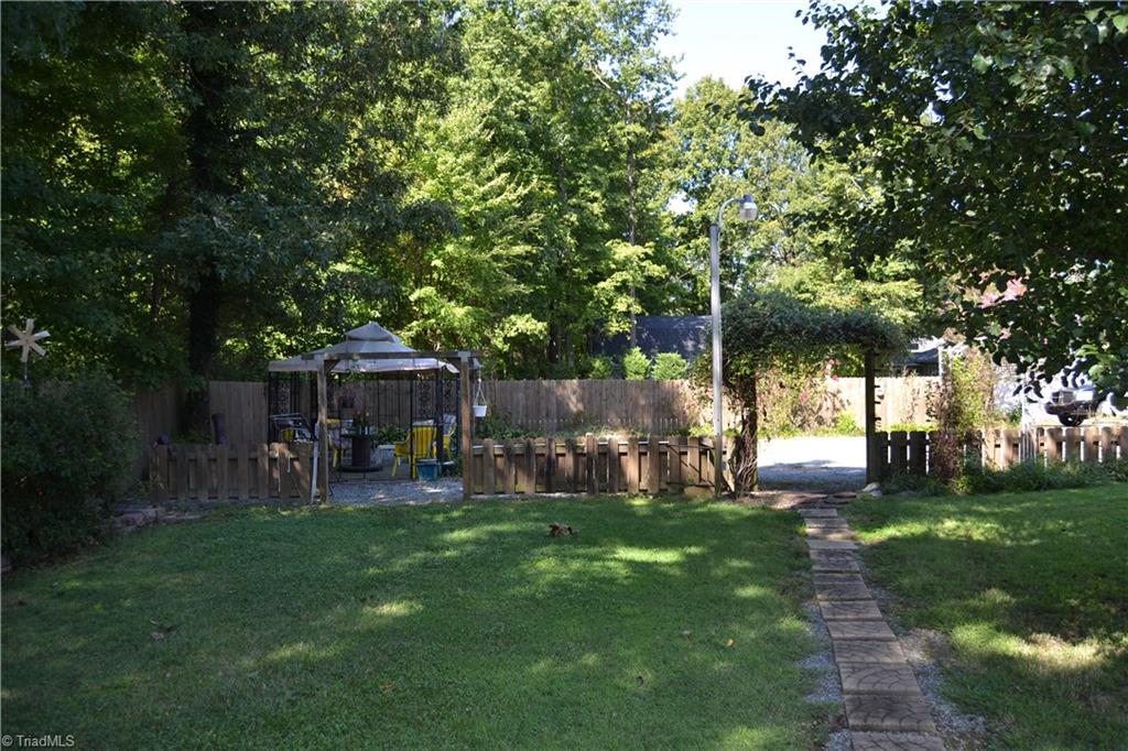1392 Sullivan Road Thomasville, NC 27360 - Photo 4 of 5