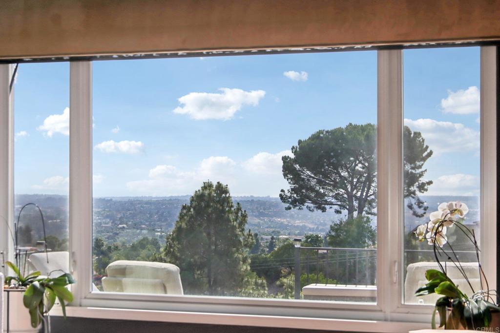 2073 Elevado Road Vista, CA 92084 - Photo 12 of 73