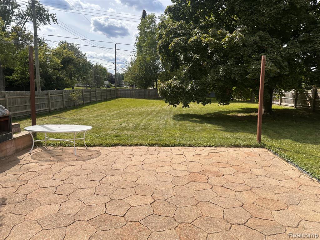 3794 Hazelton Avenue Rochester, MI 48307 - Photo 3 of 23