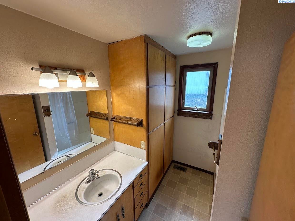102 Ensign Road St. John, WA 99171 - Photo 10 of 36 Gallery Image 10