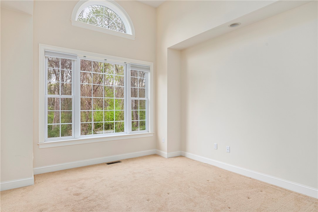 315 Old River Road, Unit 11 Lincoln, RI 02838 - Photo 14 of 27 First floor main bedroom