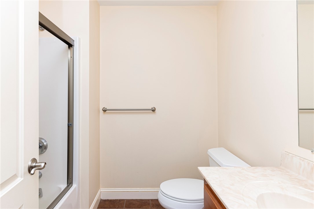 315 Old River Road, Unit 11 Lincoln, RI 02838 - Photo 22 of 27 Second floor full bath