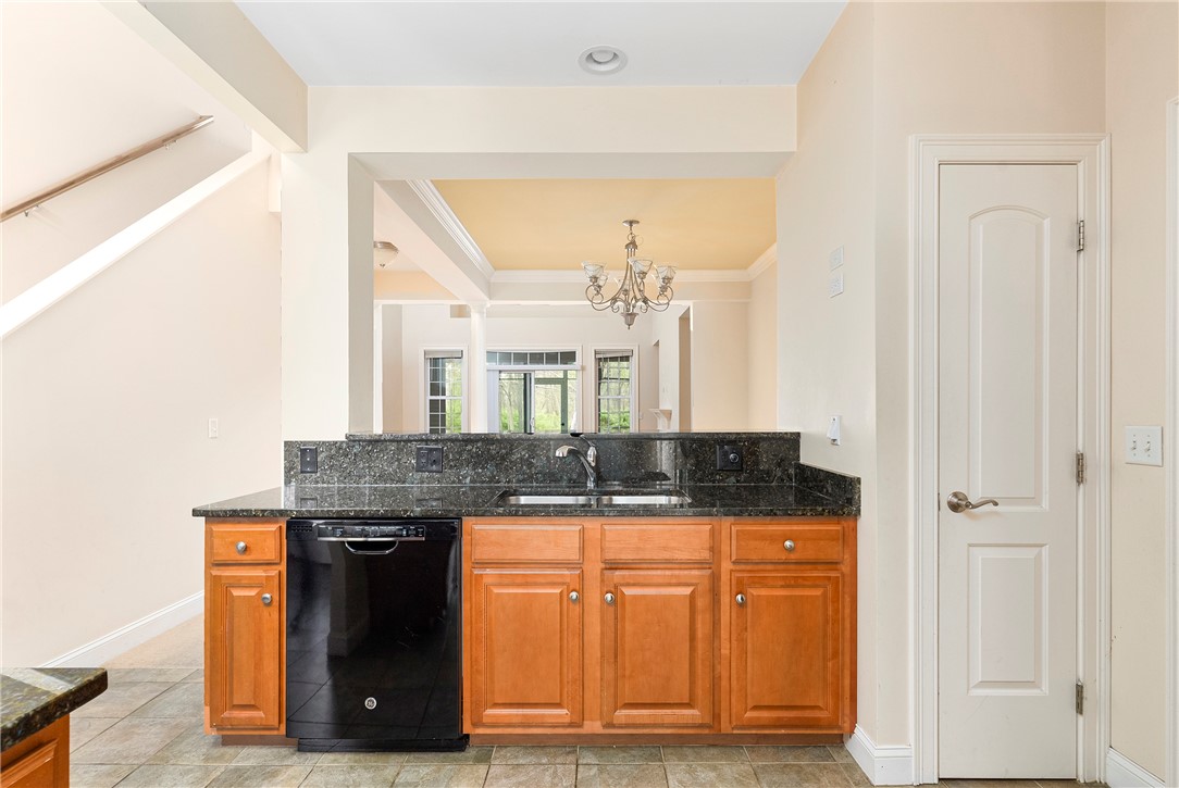 315 Old River Road, Unit 11 Lincoln, RI 02838 - Photo 7 of 27 Kitchen peninsula with granite breakfast bar
