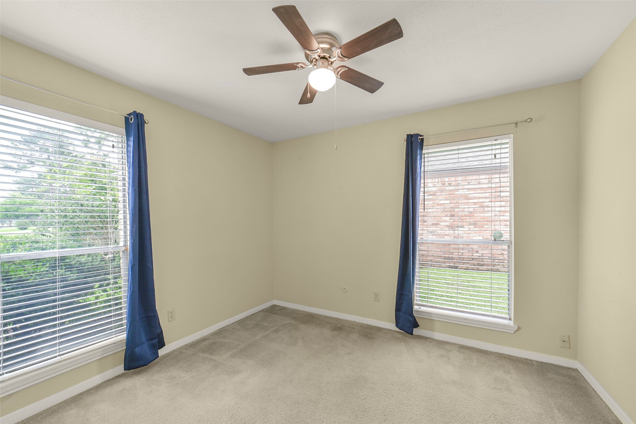 8343 Waynemer Way Houston, TX 77040 - Photo 27 of 38 Bedroom 2 of 3