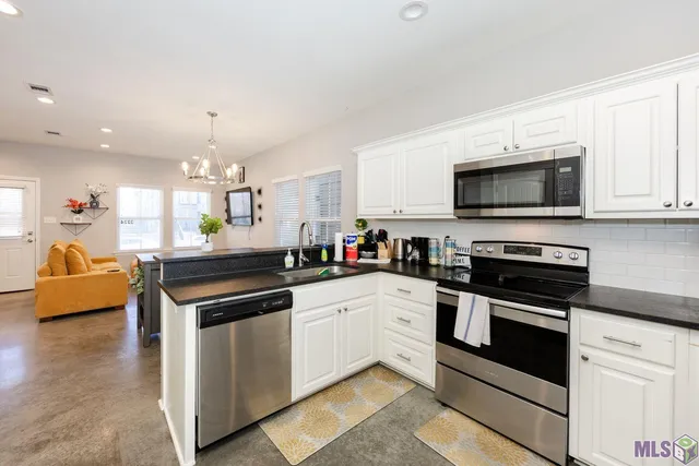 $2,000,000 | 3202-3230 Iowa Street, Baton Rouge, LA 70802