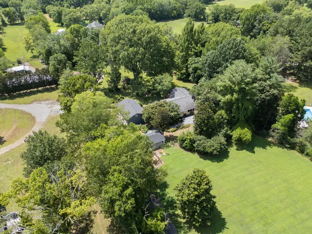 $1,350,000 | 9032 South Harpeth Court, Nashville, TN 37221