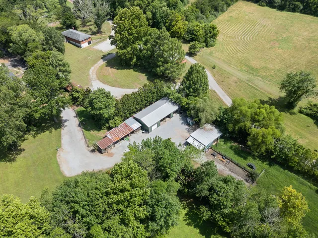 $1,350,000 | 9032 South Harpeth Court, Nashville, TN 37221