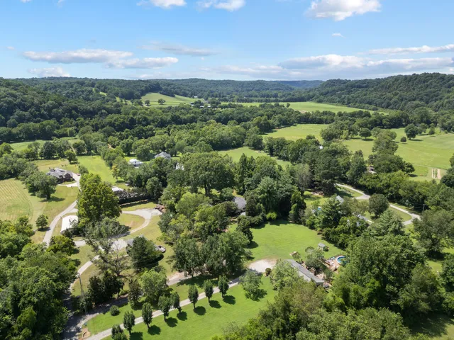 $1,350,000 | 9032 South Harpeth Court, Nashville, TN 37221