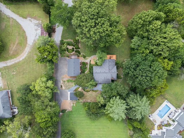 $1,350,000 | 9032 South Harpeth Court, Nashville, TN 37221
