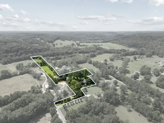 $1,350,000 | 9032 South Harpeth Court, Nashville, TN 37221