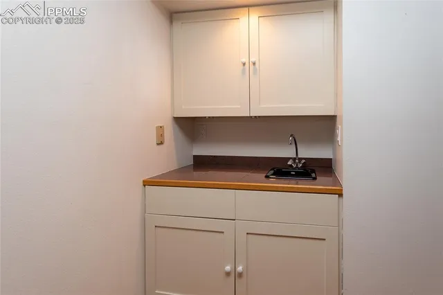 $950,000 | 135 Broadmoor Hills Drive, Colorado Springs, CO 80906