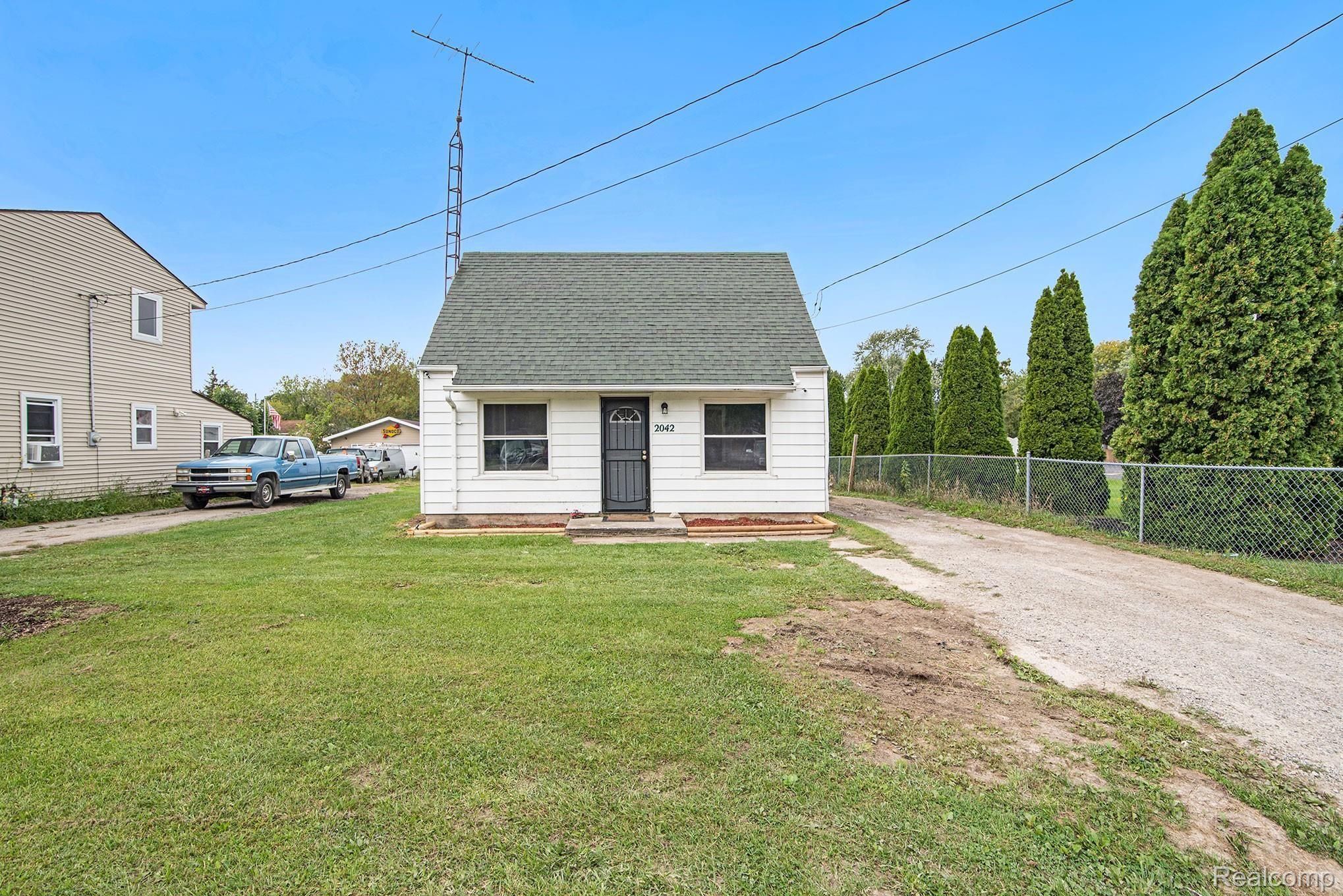 2042 Belsay Road Burton, MI 48519 - Photo 17 of 17 DSC_6066.jpg