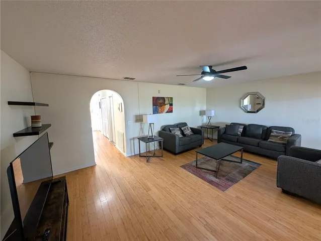 $1,975 | 4656 Ashburn Square Drive, Tampa, FL 33610