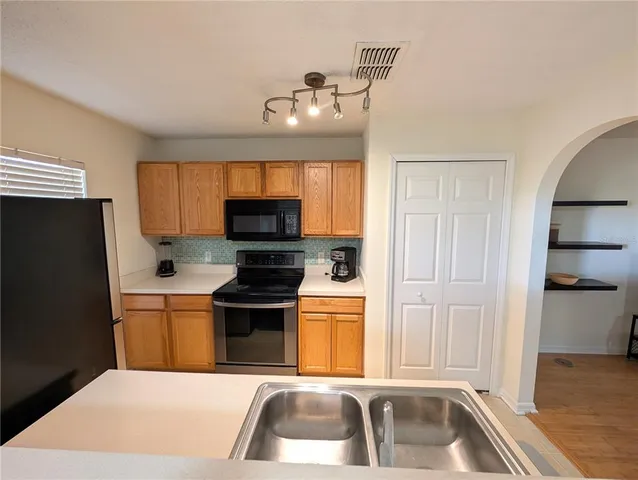 $1,975 | 4656 Ashburn Square Drive, Tampa, FL 33610