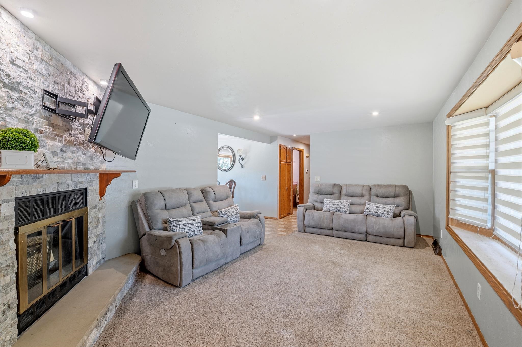 2430 Heather Road Green Bay, WI 54311 - Photo 4 of 32