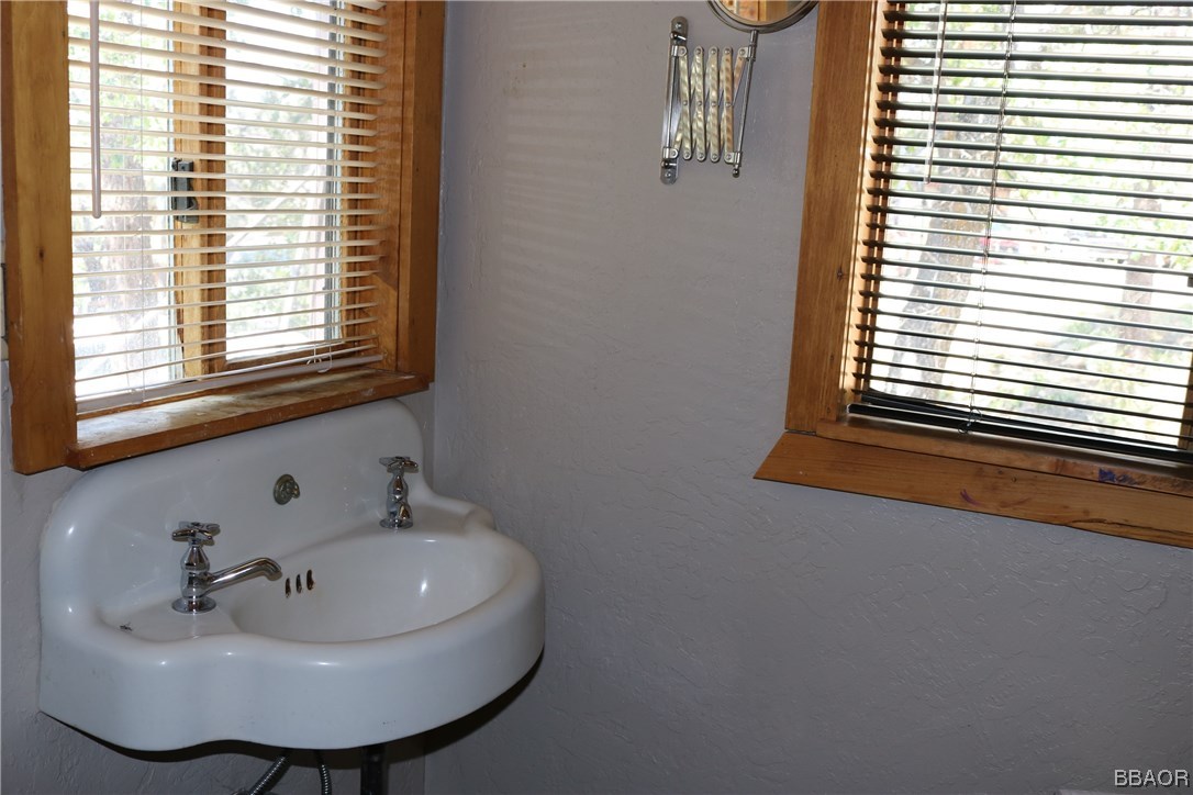 1143 Ridge Road Fawnskin, CA 92333 - Photo 21 of 27 Gallery Image 21