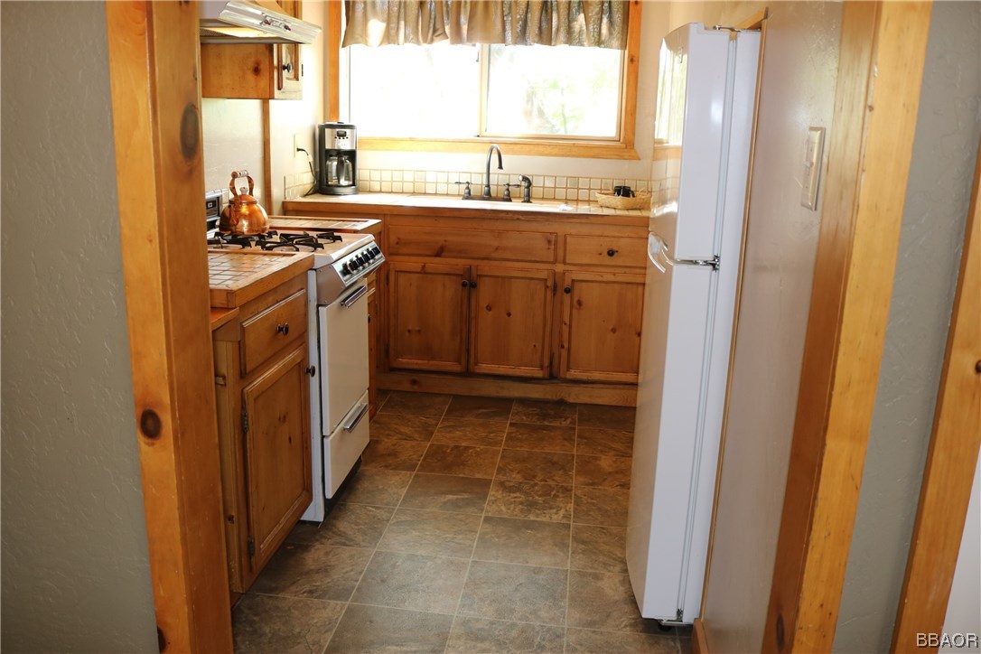 1143 Ridge Road Fawnskin, CA 92333 - Photo 7 of 27 Gallery Image 7