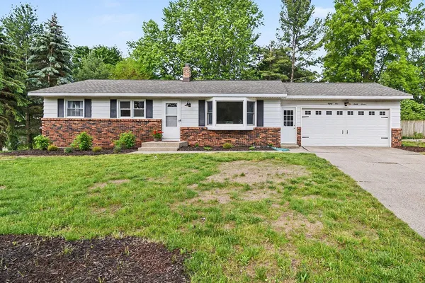 $369,900 | 8137 Hearthway Avenue, Jenison, MI 49428