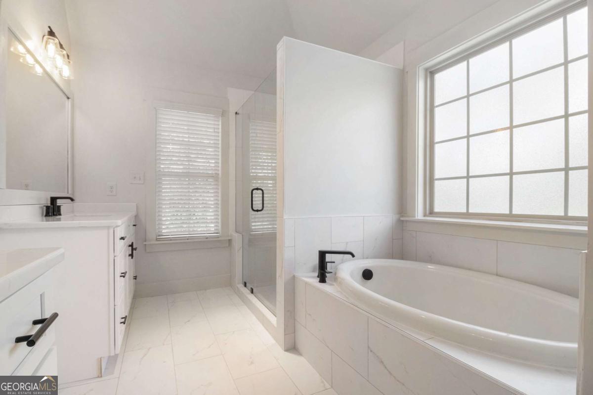 466 Austin Storey Circle Newnan, GA 30263 - Photo 22 of 39 a bathroom with a bathtub and a sink