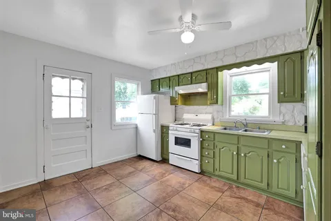 $399,000 | 8702 50th Place, College Park, MD 20740