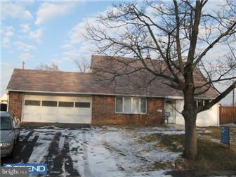 24 Long Loop Road Levittown, PA 19056 - Photo 2 of 4 Exterior Front