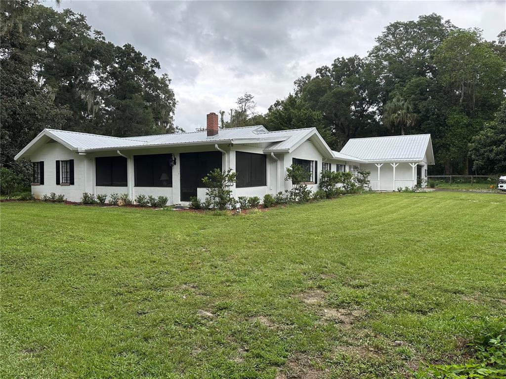 17067 Northwest Gainesville Road Reddick, FL 32686 - Photo 25 of 25 a front view of a house with garden