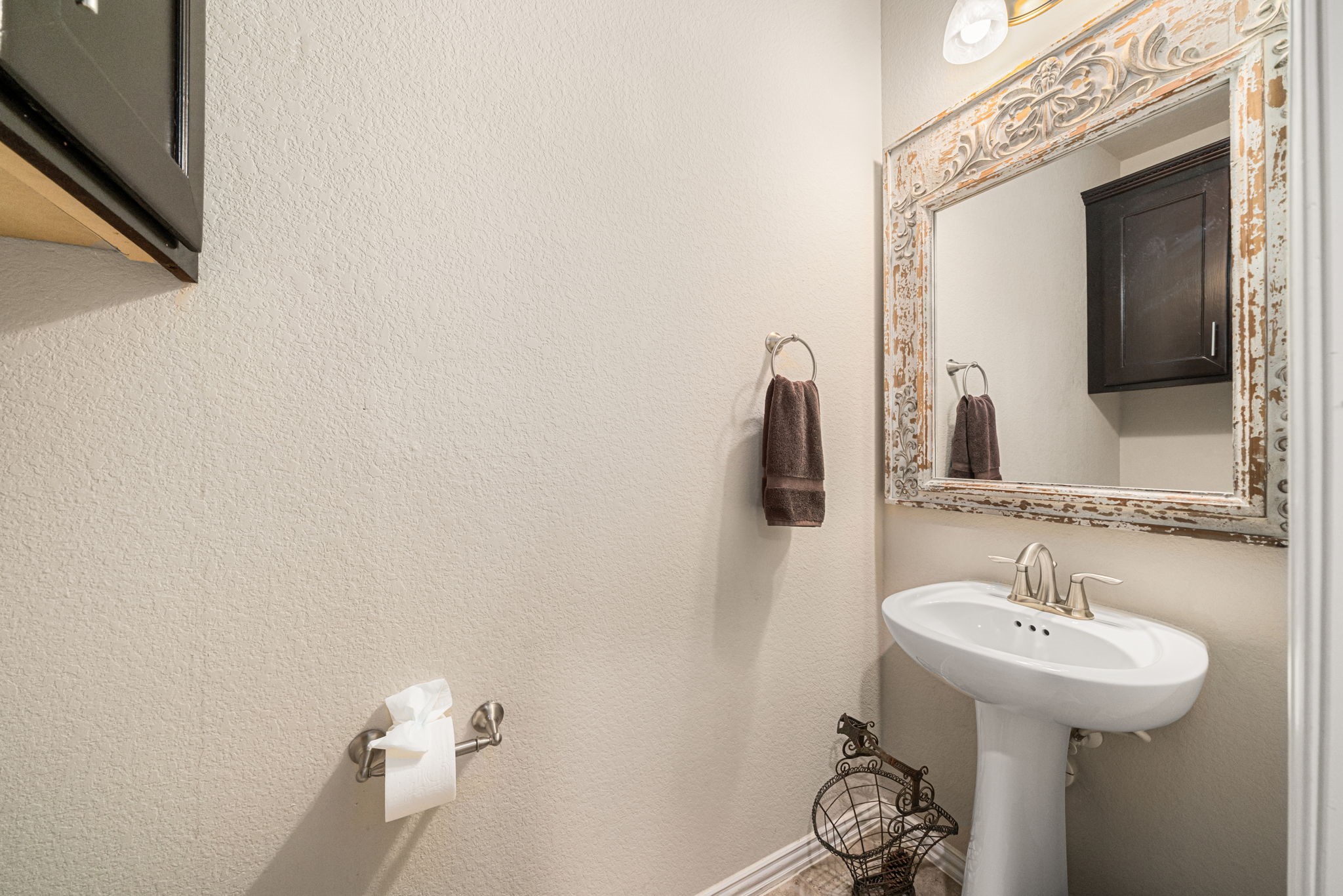 931 South Chamfer Way Crosby, TX 77532 - Photo 32 of 40 a bathroom with a sink and a mirror