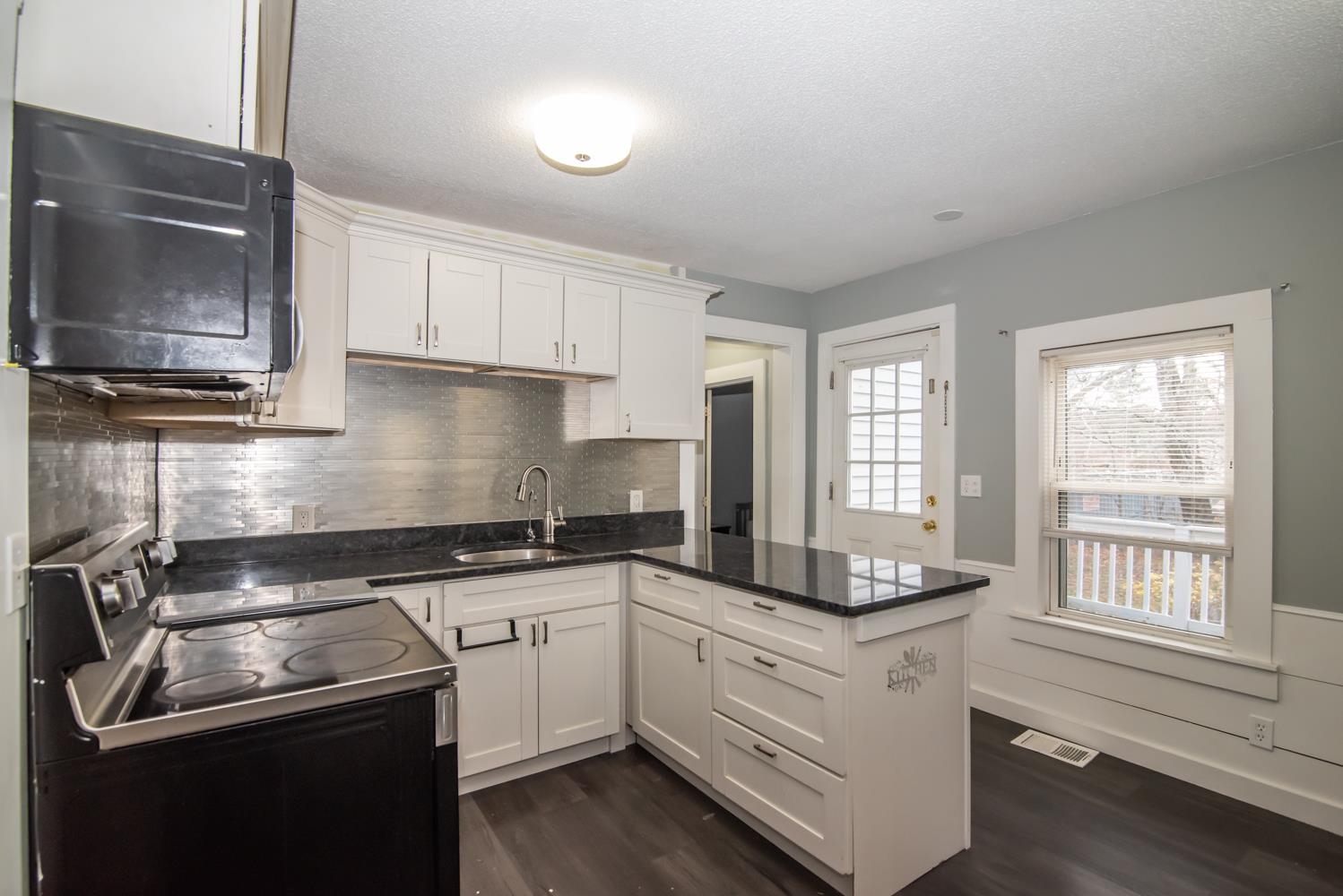 10 Auburn Road Londonderry, NH 03053 - Photo 11 of 26