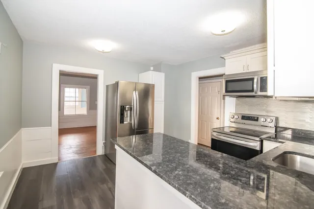 $389,900 | 10 Auburn Road, Londonderry, NH 03053