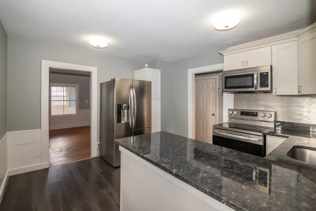 $389,900 | 10 Auburn Road, Londonderry, NH 03053