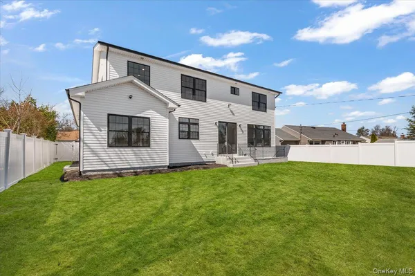a view of a house with backyard and porch