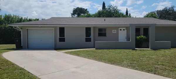$2,200 | 1502 Southeast Hearne Court, Port St. Lucie, FL 34952