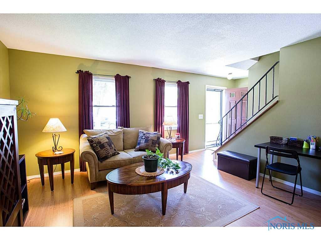4111 Grantley Road Toledo, OH 43613 - Photo 3 of 19 Living Room.