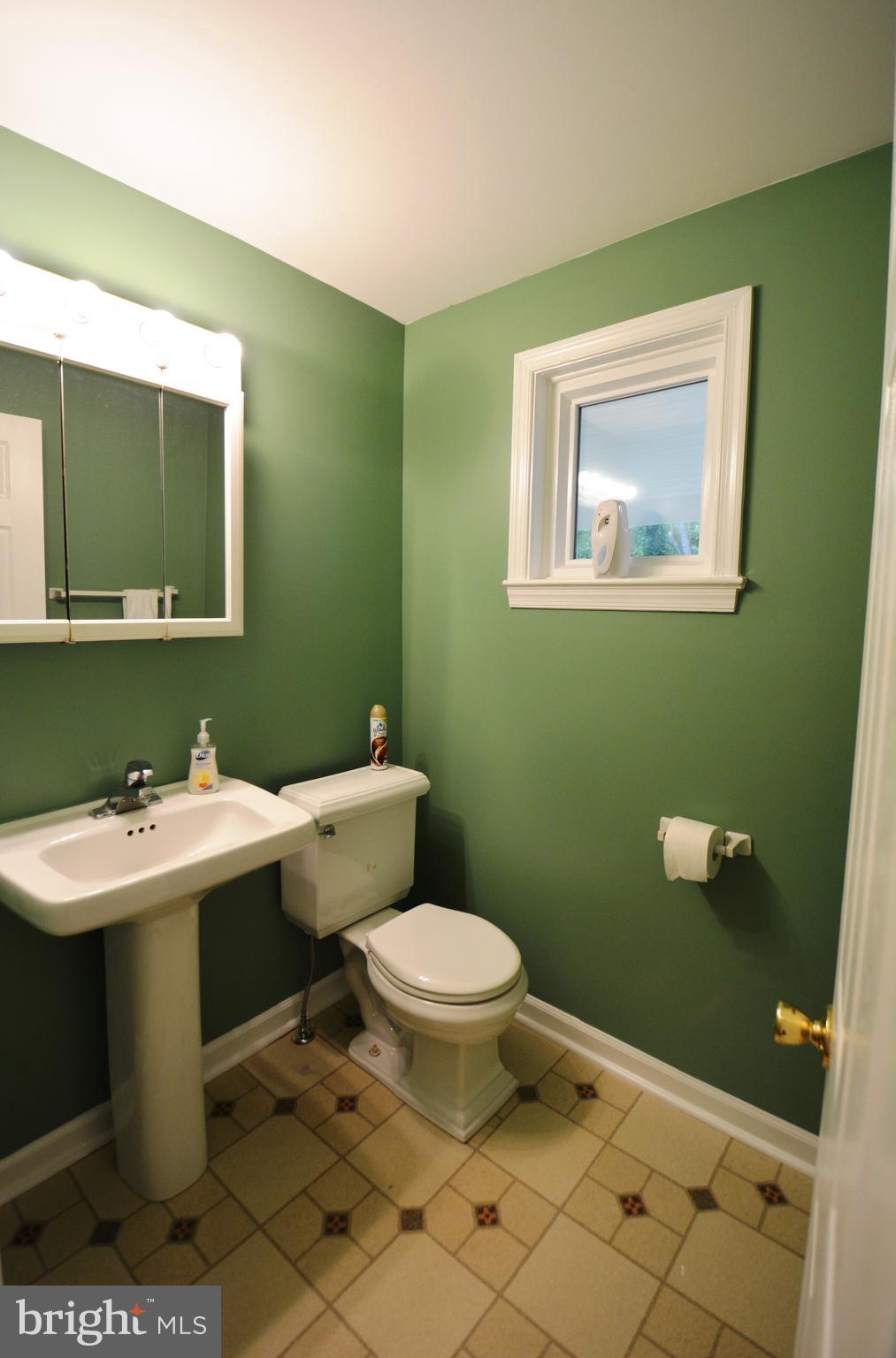 2165 Woodview Road Finksburg, MD 21048 - Photo 23 of 70 Main level half bath
