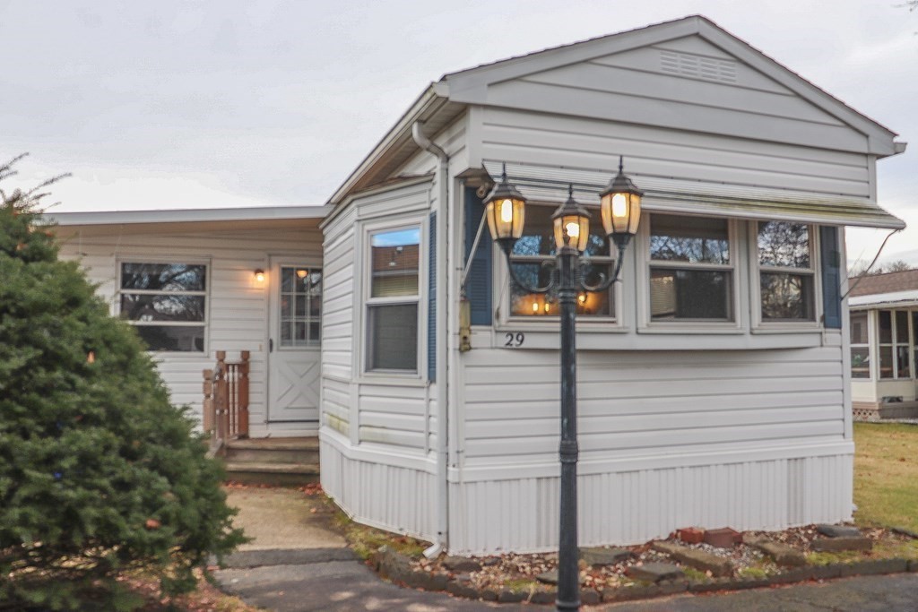 29 Lamplighter Lane, Unit 29 Springfield, MA 01119 - Photo 1 of 24 Gallery Image 1