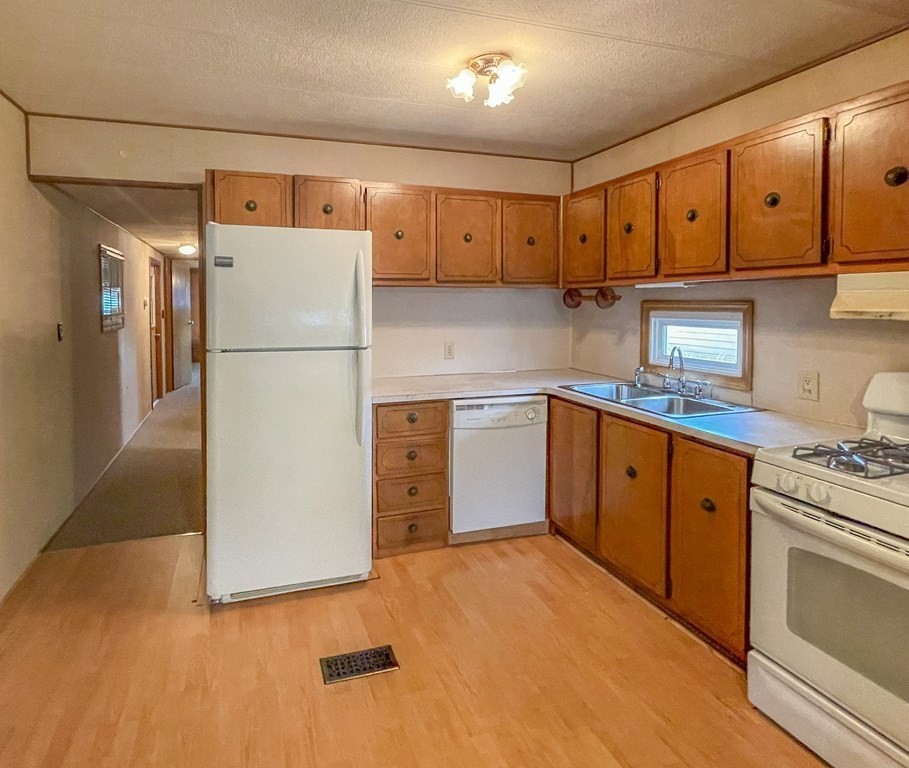 29 Lamplighter Lane, Unit 29 Springfield, MA 01119 - Photo 13 of 24 Gallery Image 13