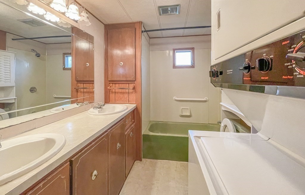 29 Lamplighter Lane, Unit 29 Springfield, MA 01119 - Photo 20 of 24 Gallery Image 20