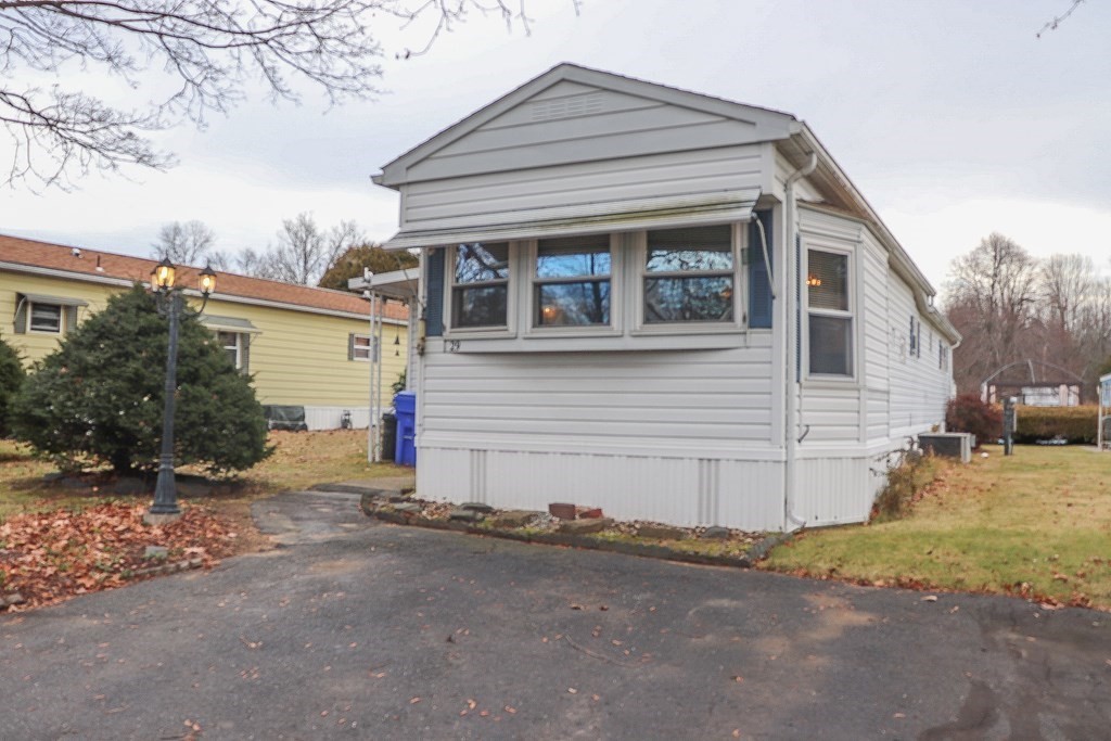 29 Lamplighter Lane, Unit 29 Springfield, MA 01119 - Photo 2 of 24 Gallery Image 2