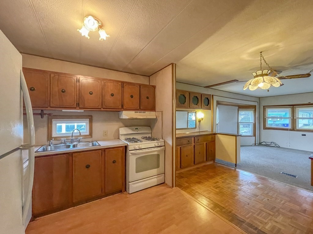 29 Lamplighter Lane, Unit 29 Springfield, MA 01119 - Photo 6 of 24 Gallery Image 6