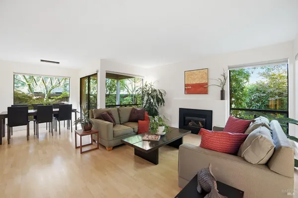 $945,000 | 1325 Crofton Court, Healdsburg, CA 95448