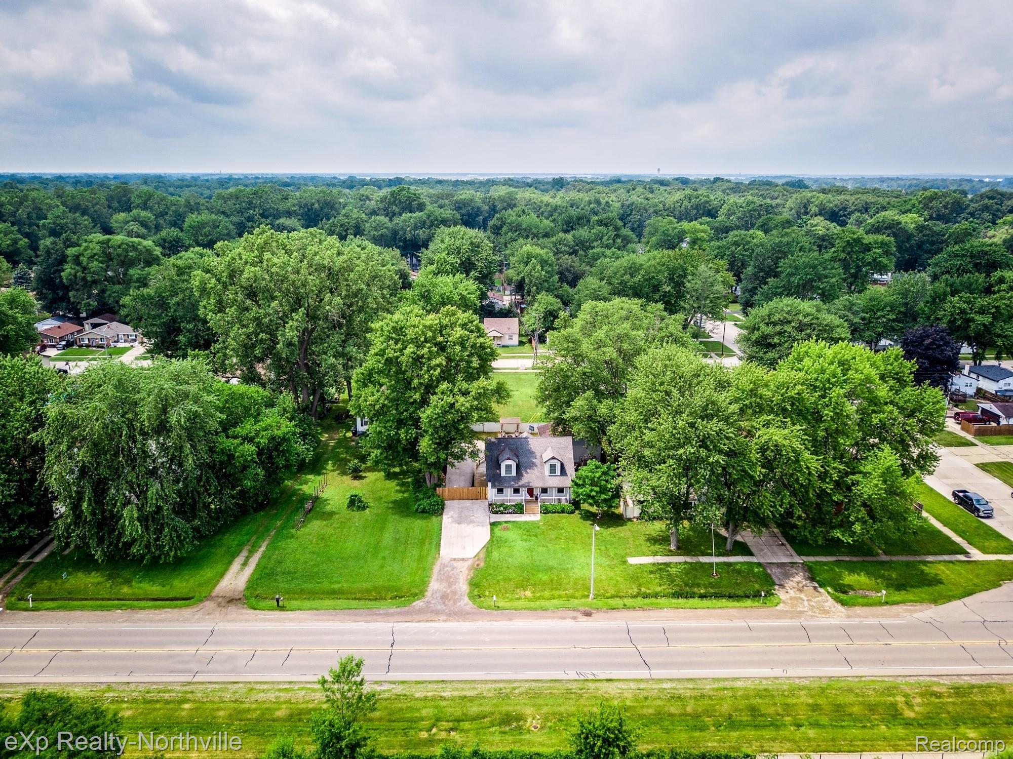 14038 Beech Daly Road Taylor, MI 48180 - Photo 9 of 38 14038 Beech Daly-9.jpg