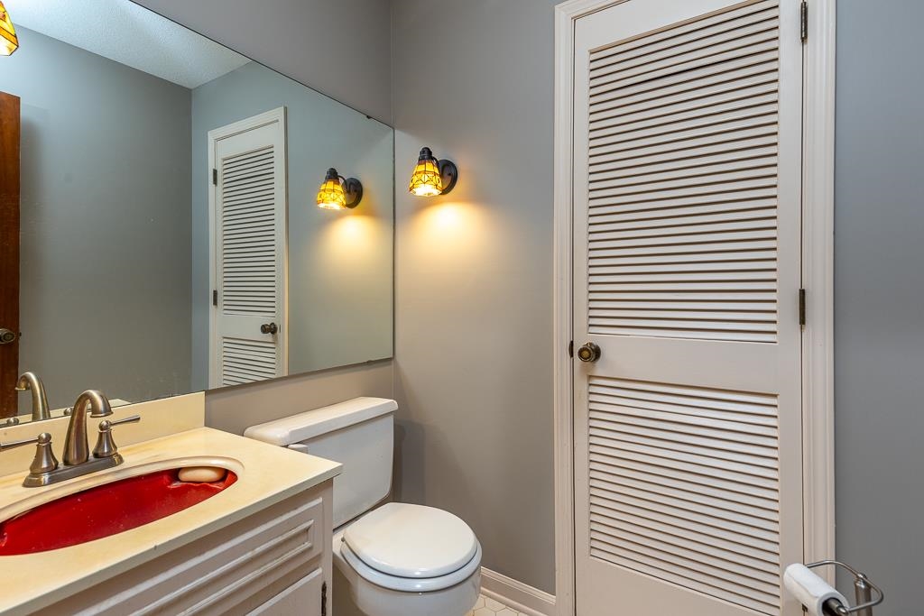 6932 Great Oaks Road Germantown, TN 38138 - Photo 11 of 20 a bathroom with a toilet a sink and shower curtain