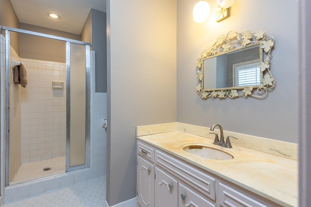 6932 Great Oaks Road Germantown, TN 38138 - Photo 19 of 20 a bathroom with a sink and mirror