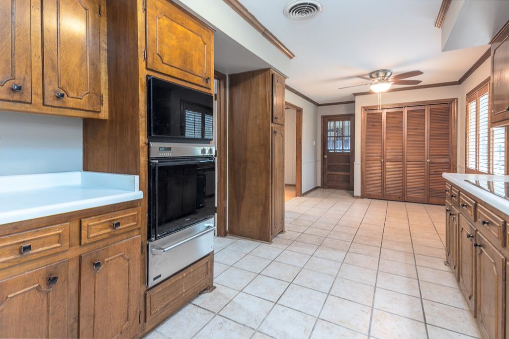 6932 Great Oaks Road Germantown, TN 38138 - Photo 6 of 20 a view of a kitchen with electric appliances