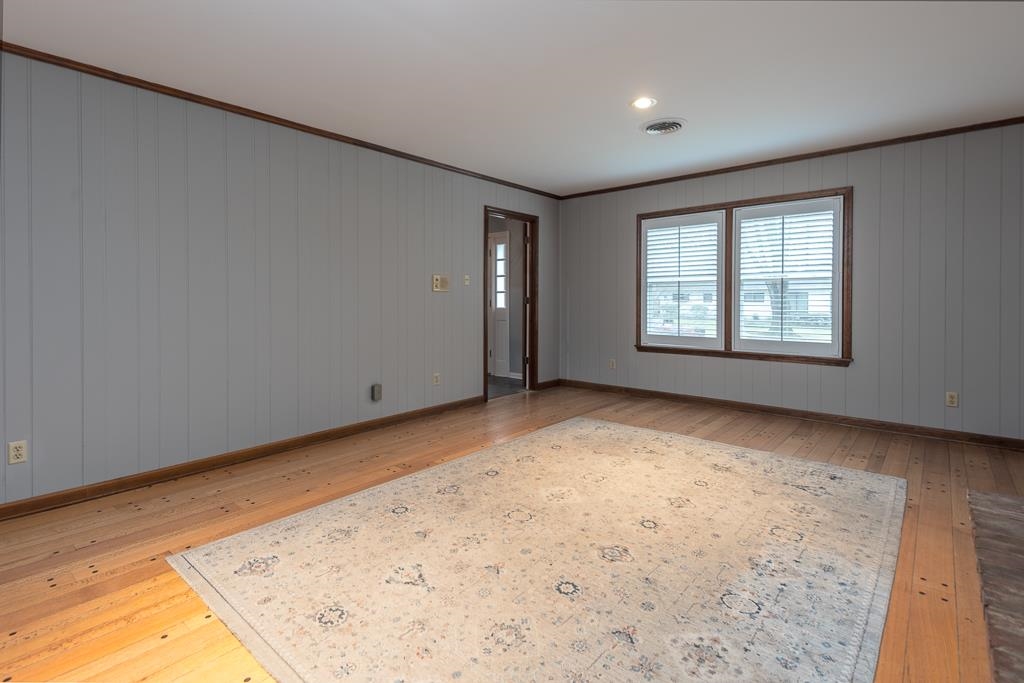 6932 Great Oaks Road Germantown, TN 38138 - Photo 9 of 20 an empty room with a window