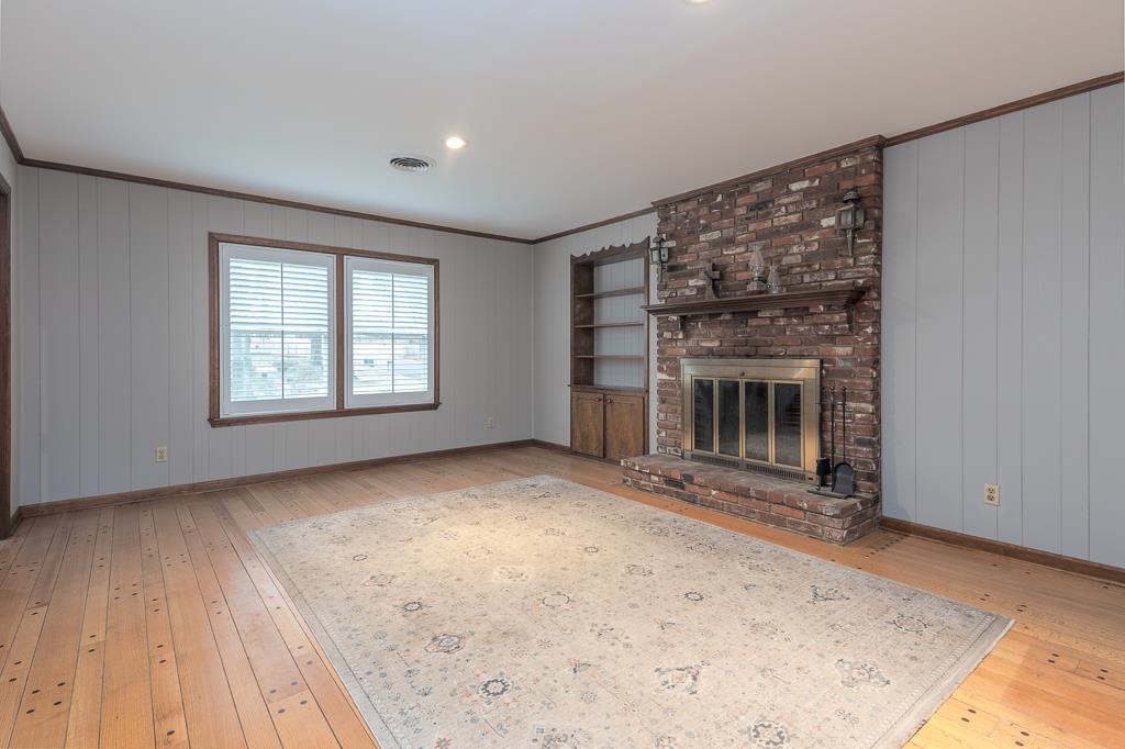 6932 Great Oaks Road Germantown, TN 38138 - Photo 10 of 20 an empty room with windows