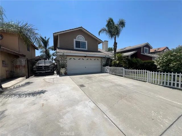 a view of a house with a yard and garage