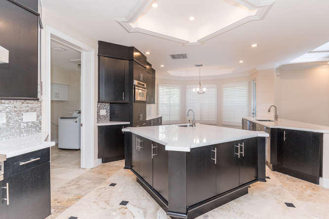 7057 Siena Court Boca Raton, FL 33433 - Photo 4 of 62 Kitchen Center Island & Sink