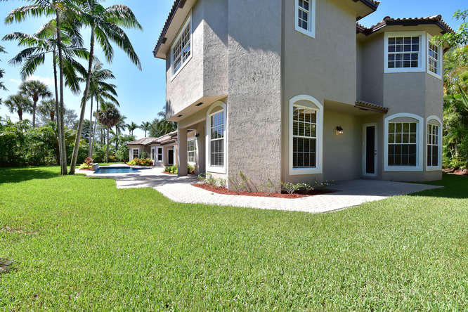 7057 Siena Court Boca Raton, FL 33433 - Photo 50 of 62 Side lawn